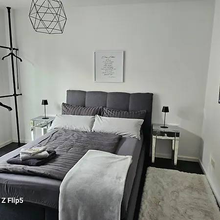 Διαμέρισμα Hochwertige In Nr 5 *